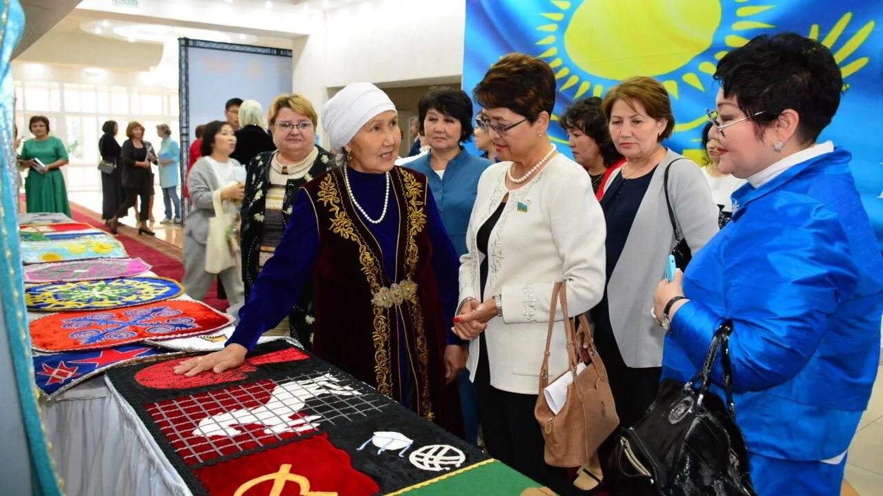 Женское предпринимательство в Казахстане. Сельские женщины Казахстан. Казахстан Союз женщин. Защита прав женщин в Казахстане. Данное время в казахстане
