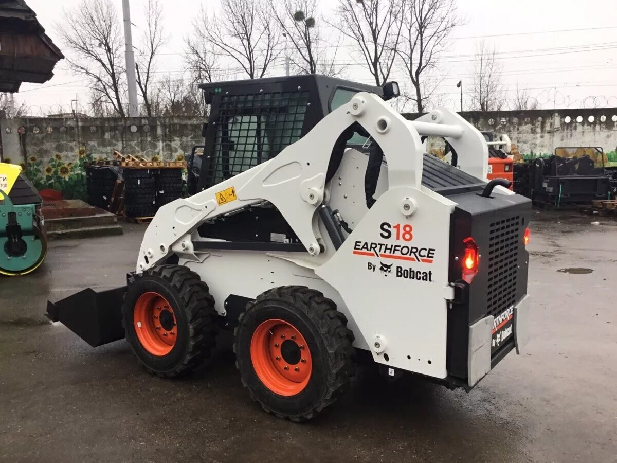 Bobcat earthforce s18. Погрузчик Earthforce, s18. Bobcat s18. Bobcat s18 Earthforce. Колесный мини-погрузчик Earthforce s18.