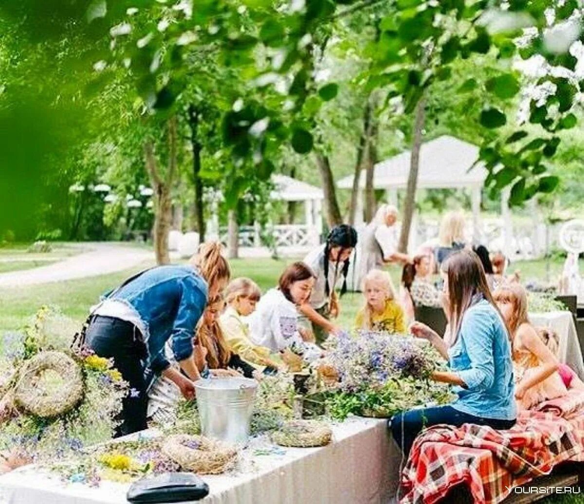 Пикник на улице. Городской пикник Омск. Фестиваль городской пикник. Пикник в черте города. Пикник в городе.