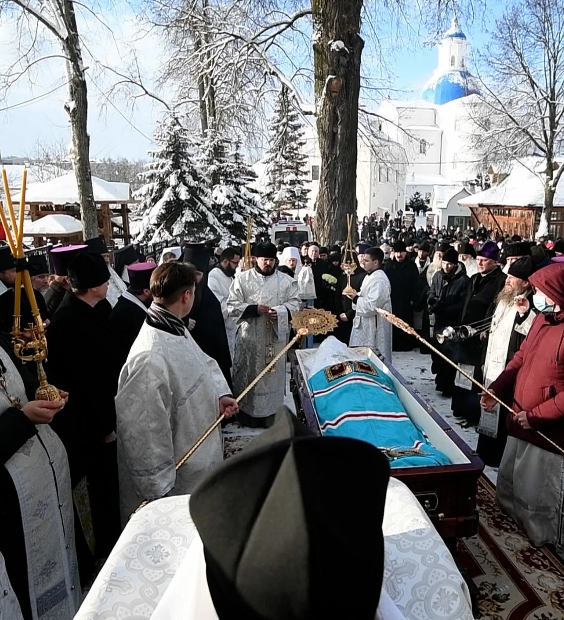 Отпевание митрополита Николая Шкрумко. Похороны митрополита Николая Ярушевича. Похороны митрополита Григория Чукова. Похороны митрополита Владимира. Сын на похоронах отца