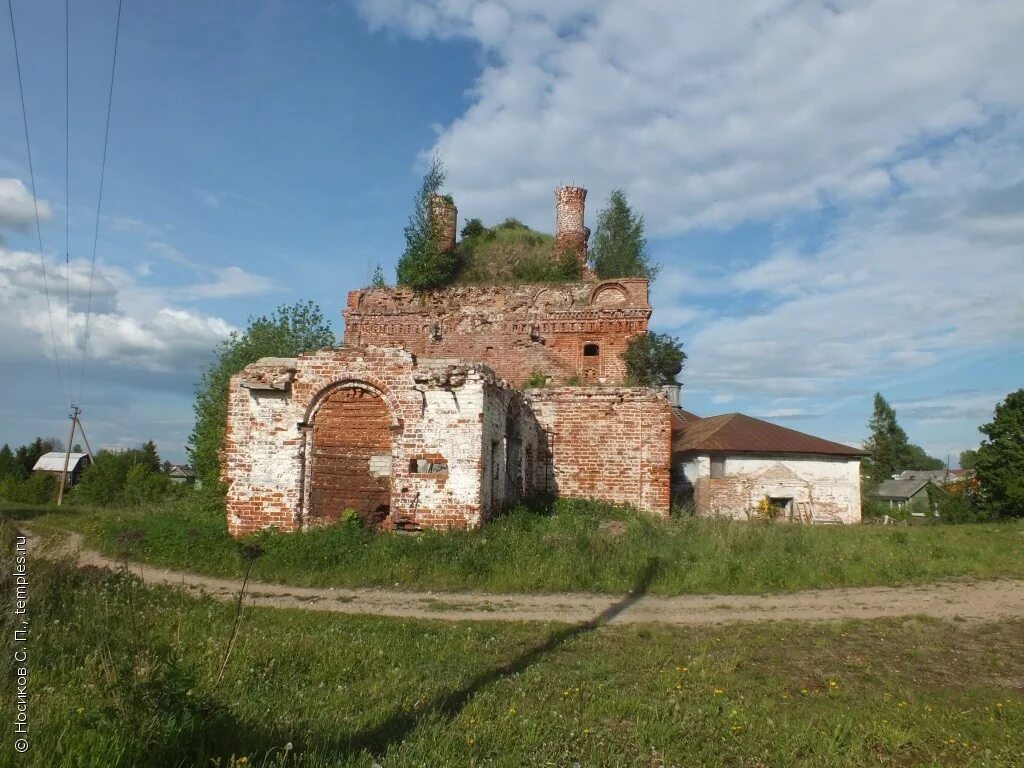 Погода в любиме ярославской на 10. Церковь Троицы Живоначальной в Любиме. Церковь Любиме Ярославской области. Село Троица Ярославская область Любимский район.