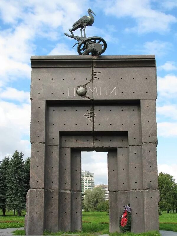Мемориал про чтото. Современные мемориалы. Удивительнейшего мемориала. Мемориал в сша 11 ноября печать. Памятник жертвам радиационных катастроф в калуге.