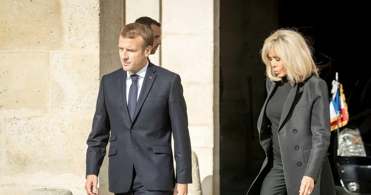 фото макрона с грушей. жена президента франции брижит макрон. макрон эммануэль с женой свадьба. макрон с женой. семья эмманюэль макрон.
