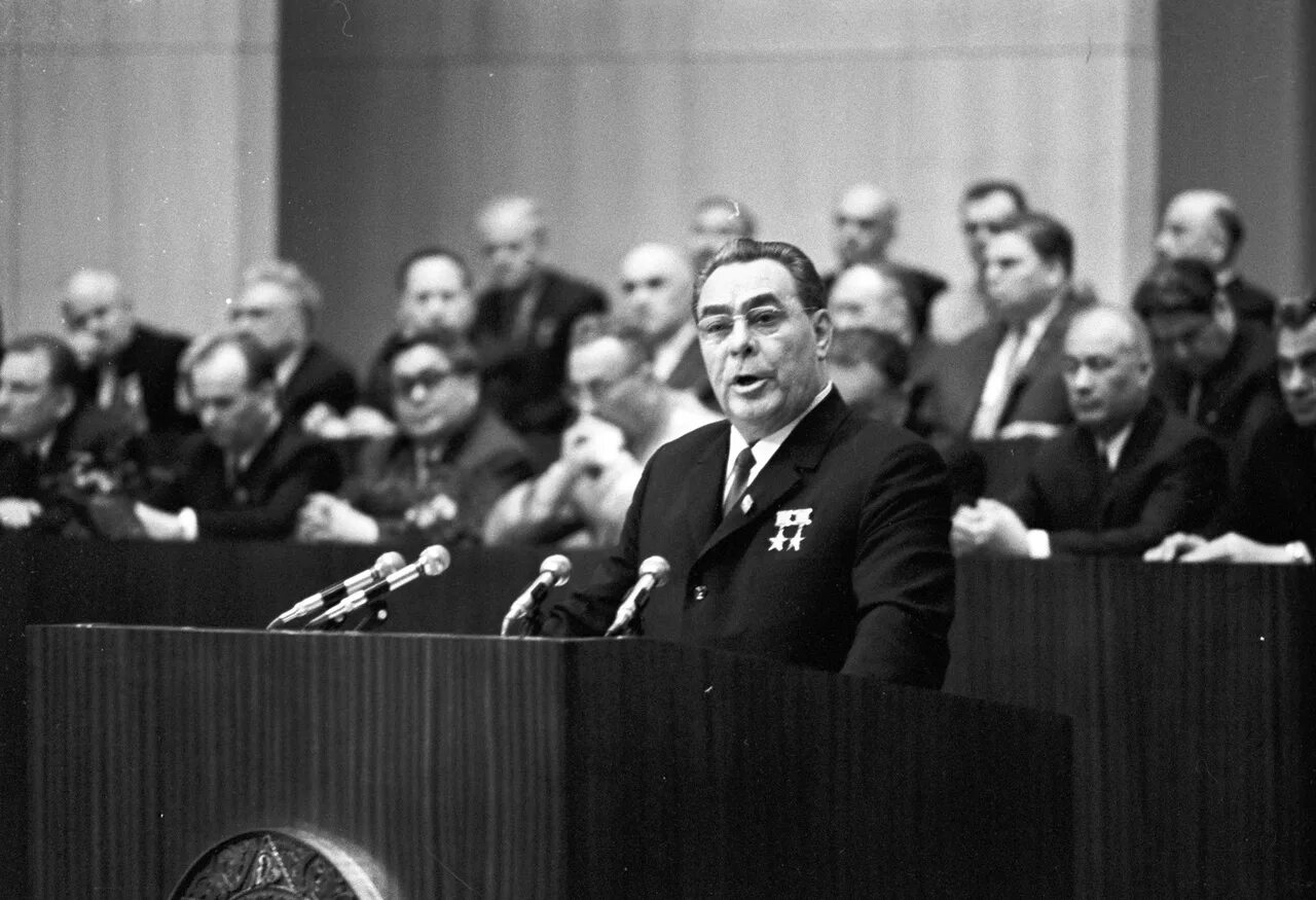 Выступление на пленуме цк кпсс. Брежнев леонид цк кпсс. брежнев 1964 цк кпсс. генеральный секретарь цк кпсс 1966. леонид брежнев в кпсс.