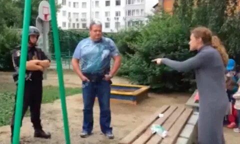 Прогнать со двора