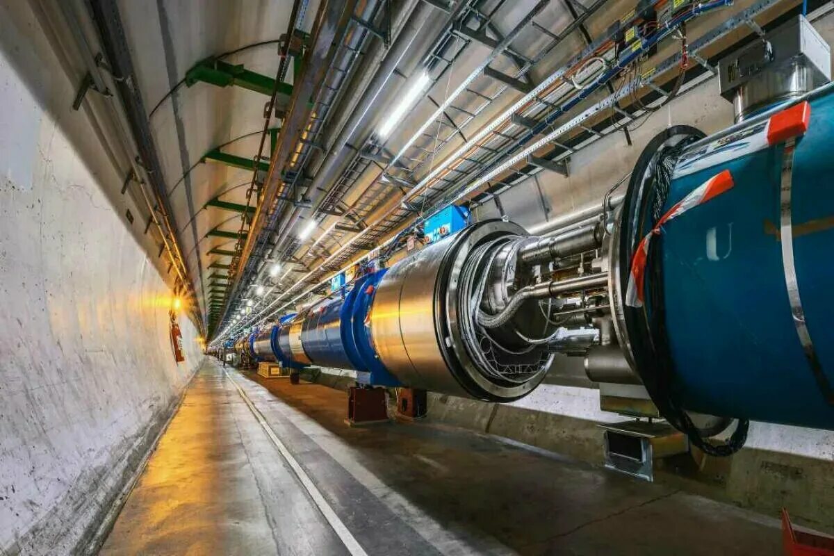 Самая большая частица. Большой адронный коллайдер ЦЕРН. LHCB большой адронный коллайдер. Большой адронный коллайдер в CERN. Адронный коллайдер в Женеве.