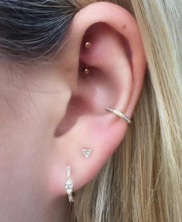 quadruple lobe double cartilage! I want this!! Earings piercings, Tiny stud earr