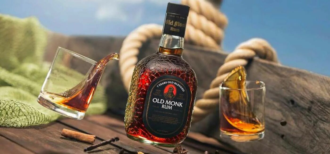 Индийский old monk. Олд Монк Ром. Ром Гоа Олд Монк. Темный Ром Олд Монк. Ром из Индии Олд Монк.