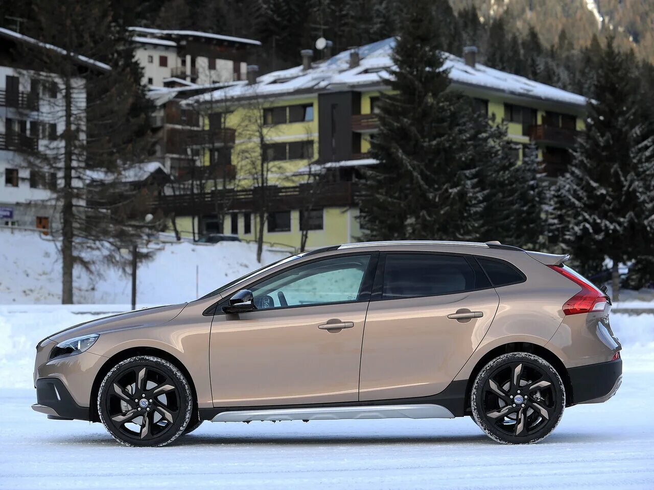 Диски volvo v40 cross country. Volvo v40 cross country. Вольво v40 cross country. Volvo v40 cross country 2013. Вольво кросс кантри авито.