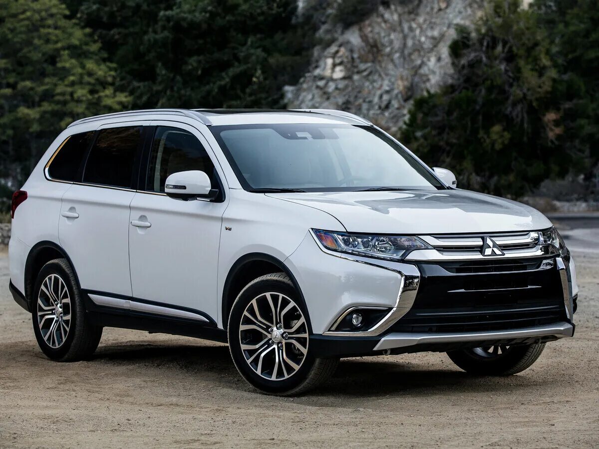 Outlander 2018 2.0. Mitsubishi outlander 2018. мицубиси аутлендер 2018 белый. митсубиси аутлендер 2021. мицубиси аутлендер 2018 новый.