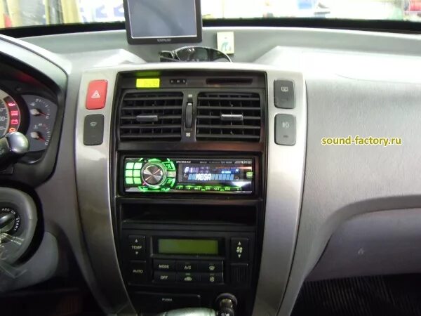 Как снять магнитолу туксон 3 #2 Установка 2-din магнитолы в Tucson Hyundai Tucson (JM), 2 л, 2007 года авто