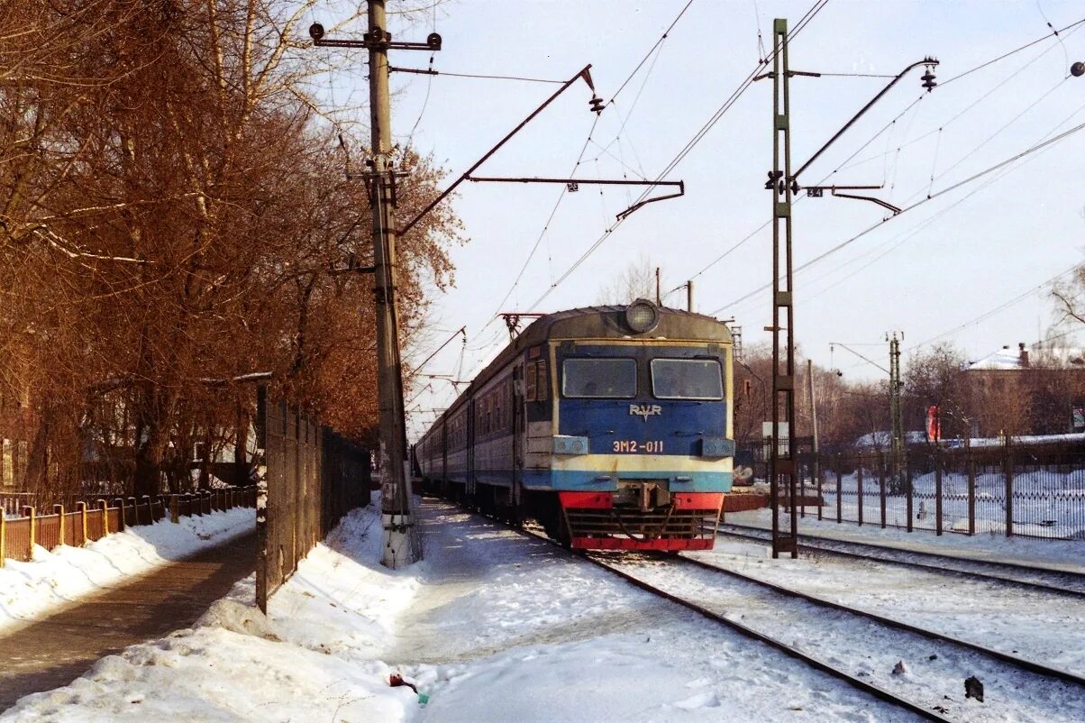 Электрички 1 мая подлипки. Станция Мытищи эм2. Эм2 011. Станция Подлипки дачные. Эр2 1203.