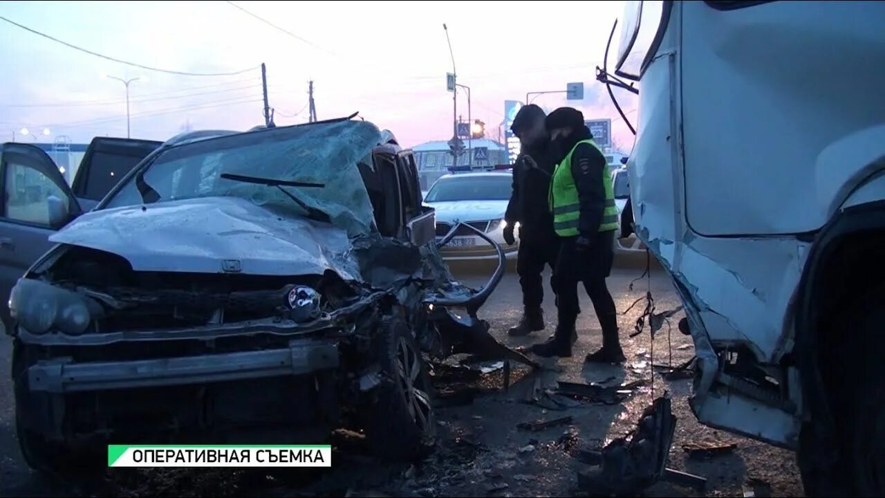 Будни бийск сегодня. Дтп бийск на коммунарском. бийск 20 декабря авария.
