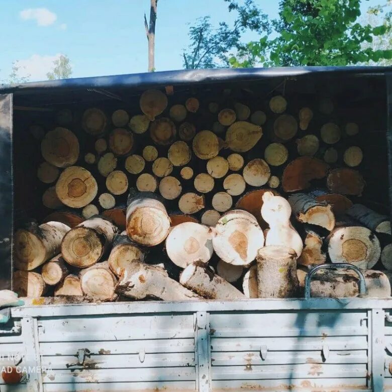 Турецкий самовар. Дровяной 4. 4 куба дров. Дверца для каменки. Дрова уложенные в кузове.