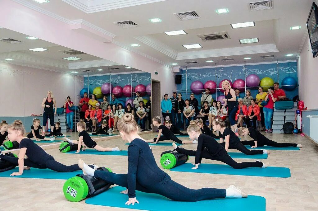 Глаз центр симферополь. Kinezisfit Симферополь. Никанорова 4 Симферополь. Тренажерный зал Гагаринский Симферополь. Гагарин Симферополь фитнес.