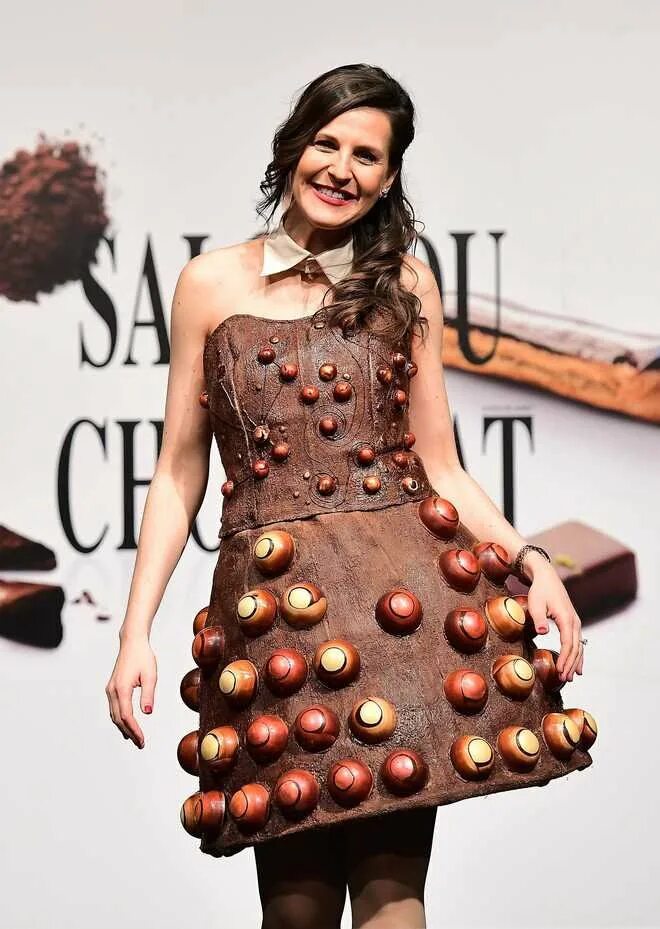 Chocolate fashion. The chocolate fashion show. Костюм шоколад. Платье из шоколада. Шоколадное платье съедобное.
