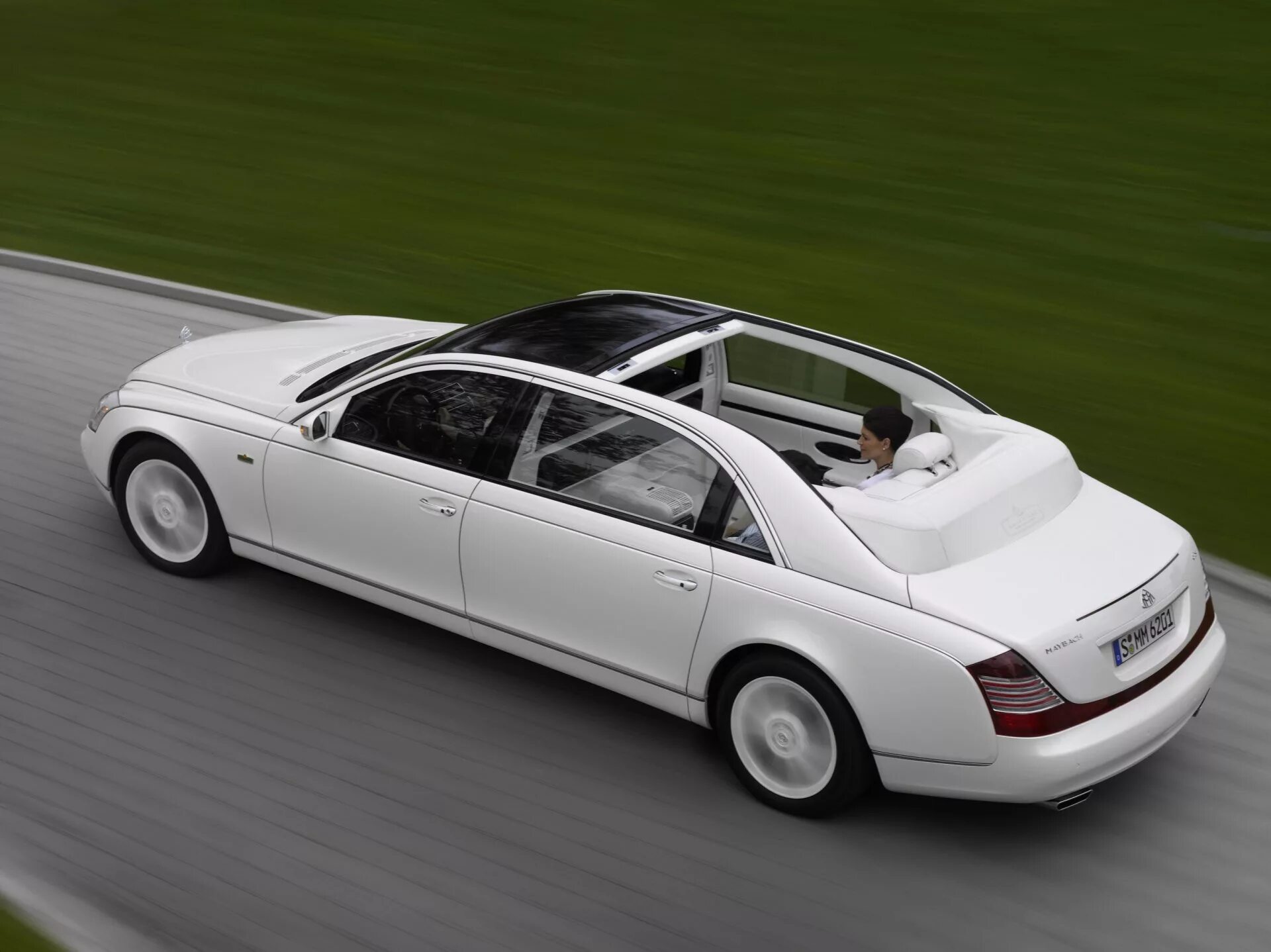 Mercedes maybach 62 s landaulet. Майбах кузов. Майбах кузов. Майбах кузов. Maybach 62s 2012.