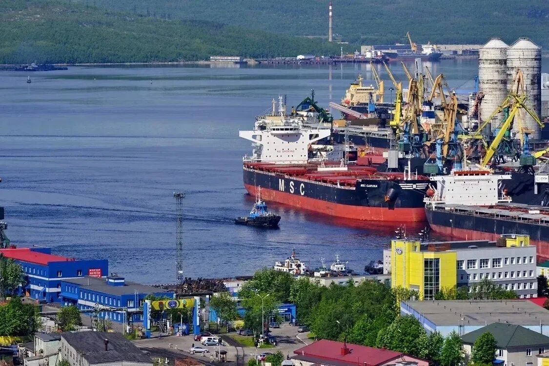 Российские города порты. Морской порт Мурманск. Мурманск город порт. Торговый порт Мурманск. Мурманск вид на порт.