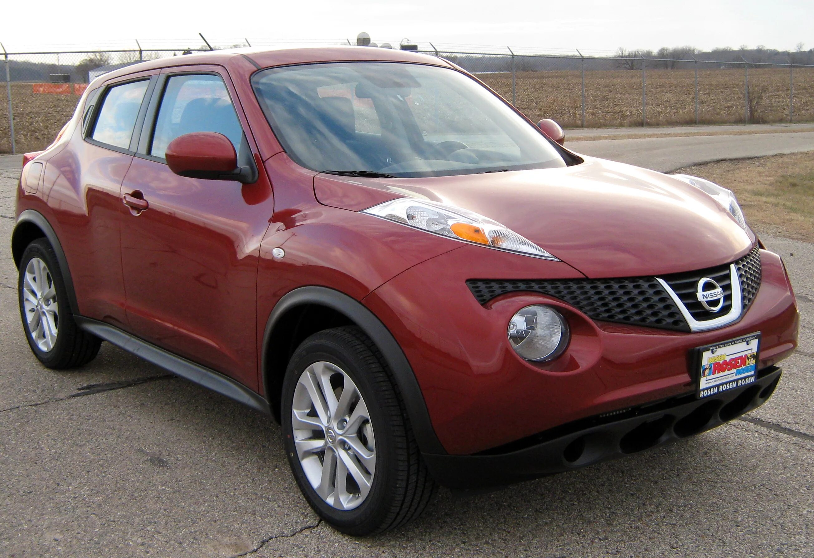 Ниссан жук безопасность. Nissan Juke 2010. Nissan Juke 2012. Ниссан Джук 2012. Nissan Juke 1.