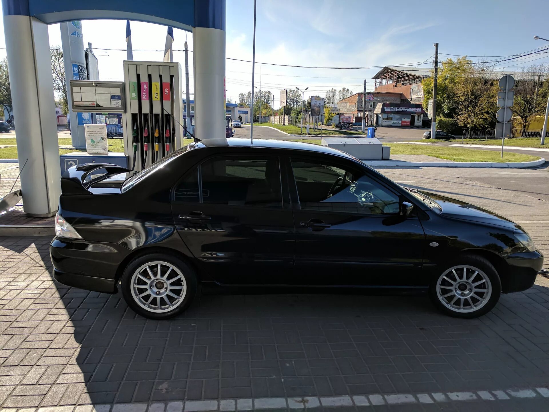 Mitsubishi Lancer 9 r16. Диски Лансер 9 2.0. Митсубиси Лансер 9 на дисках r15. Диски Митсубиси Лансер 9 r16.