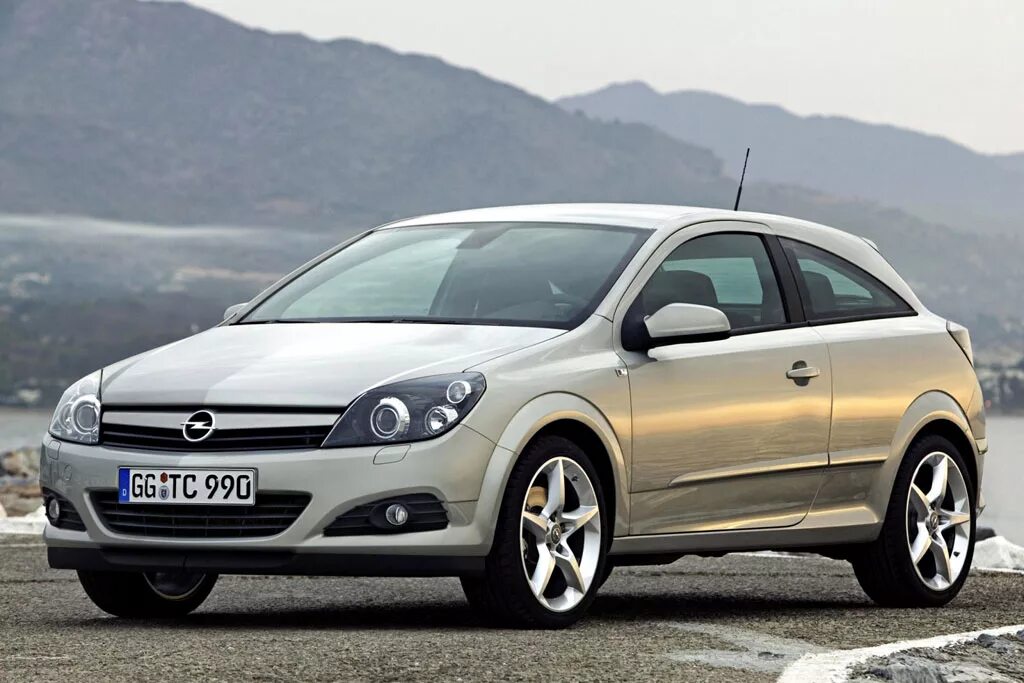 Опель сколько лошадей. Opel Astra h 2005 хэтчбек. Opel Astra 2005 Hatchback. Opel Astra h GTC 2005. Opel Astra GTC 2006.