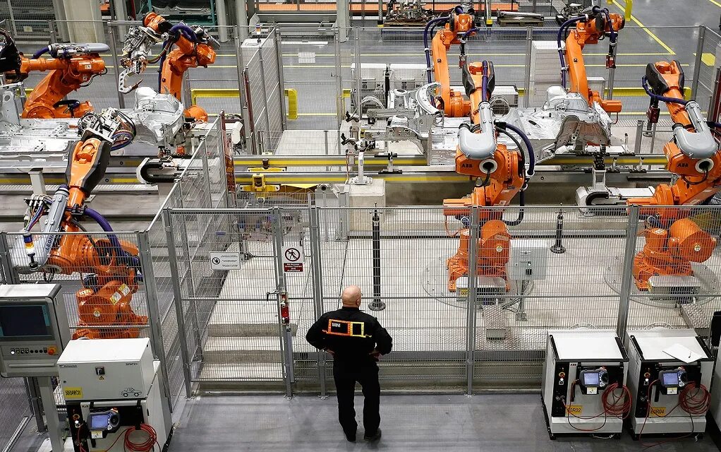 Автоматика труд. Промышленные роботы. Роботы на производстве. Роботы для автоматизации производства. Роботизированный завод.