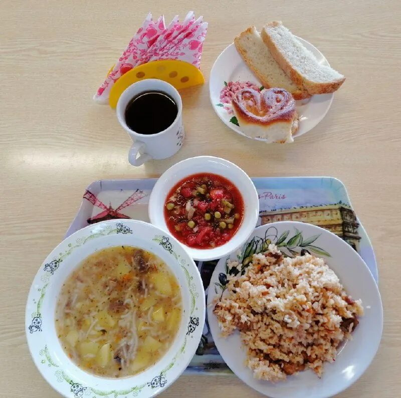 необычные сочетания продуктов в блюдах. питание в 21 веке. обед мем вк. обед в студенческой столовой. ланч перевод.