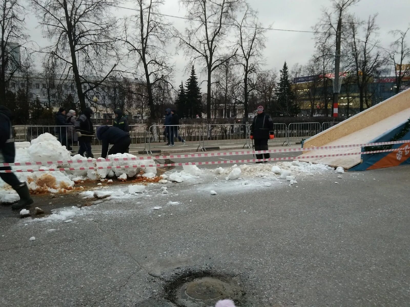 Погода дзержинск сегодня по часам нижегородская область. Дзержинск в снегу. Снегопад Дзержинск. Дзержинск Нижегородская область. Нижний Новгород снег.