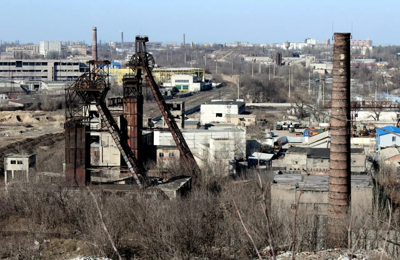 Ростовская область шахта где. Шахта калинина горловка. террикон шахты трудовская. террикон шахтный донецк. террикон шахты лидиевка.