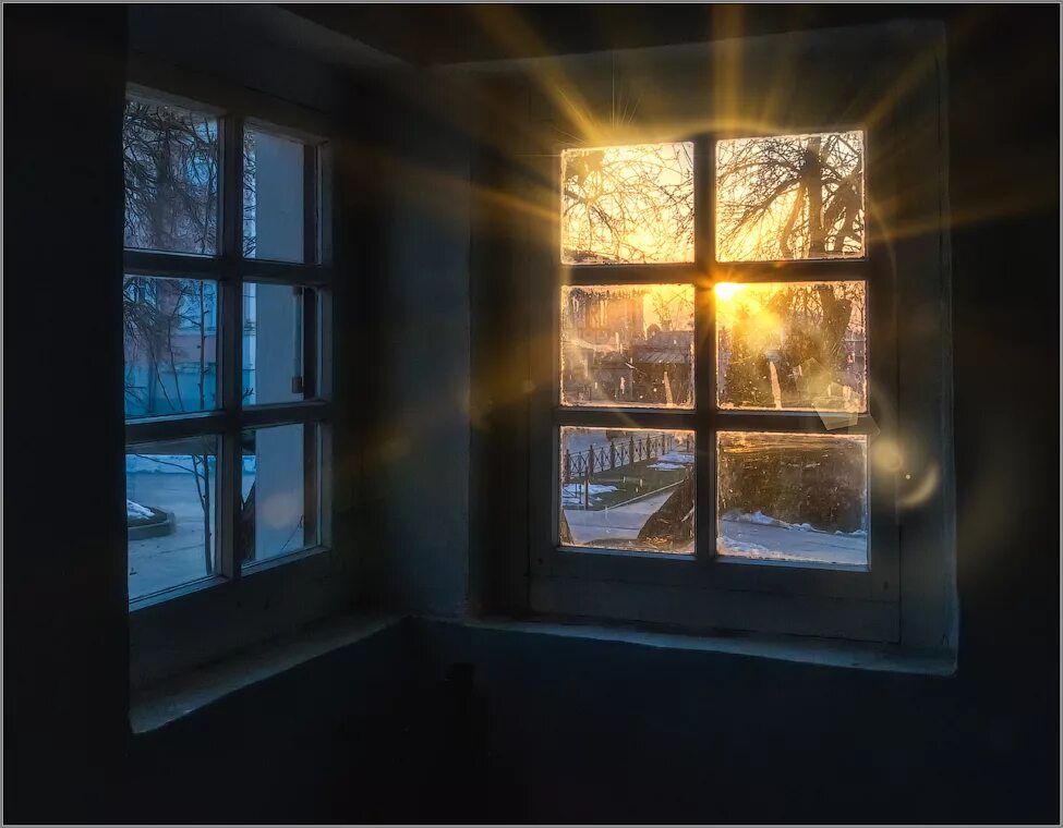 Солнечный свет в окно. Зима за окном. Солнце в окне. Ночное окно. Свет в окне читать