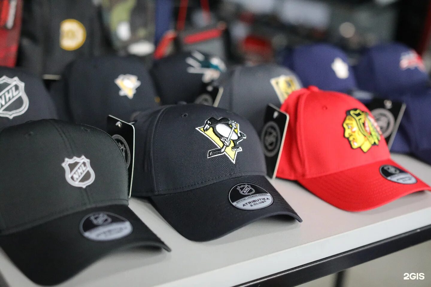 Армейский магазин военторг. Недорогую атрибутику. Недорогую атрибутику. Футбольная атрибутика сувениры. Бейсболка atributika & club 12.