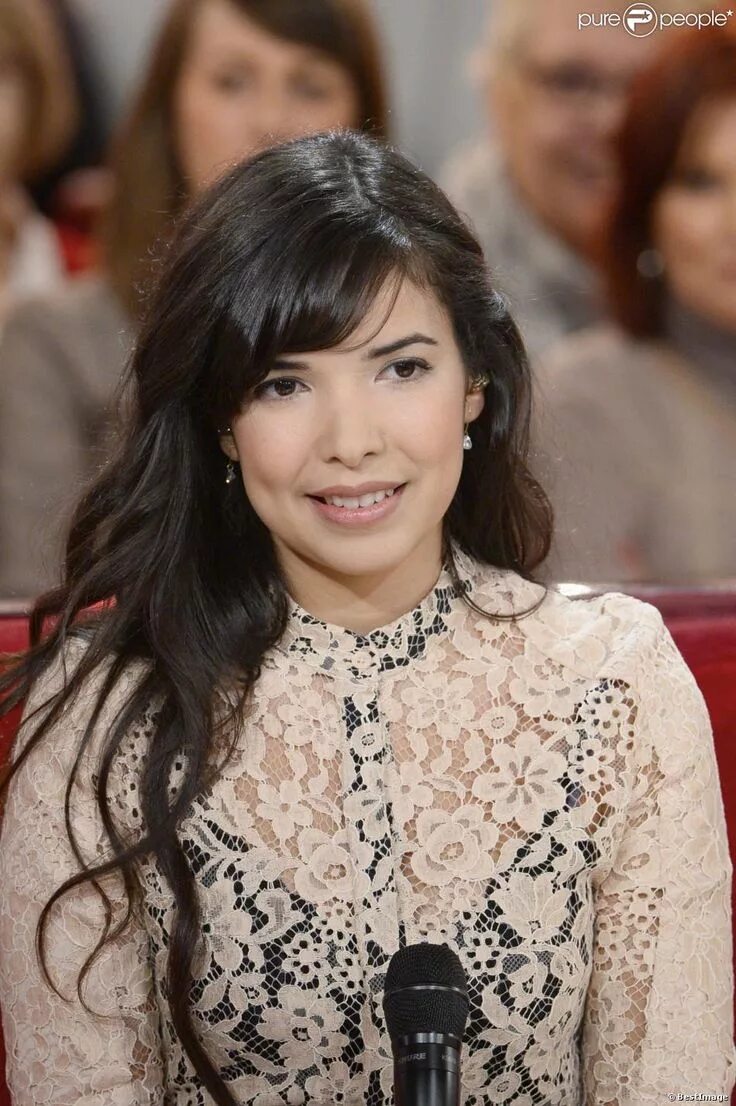 Французский индила. Indila. Indila певица. Французская певица индила. Индила Седрая.