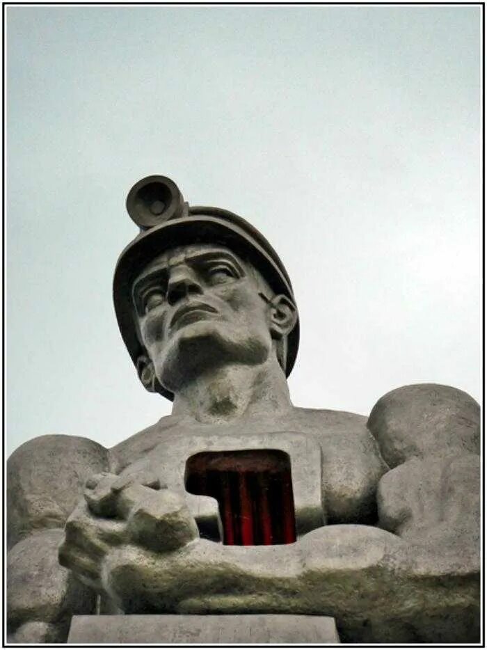 Памятник память шахтерам кузбасса. Эрнст неизвестный памятник шахтерам. Монумент «память шахтерам кузбасса» кемерово. Сердце шахтера. Памятник шахтерам кемерово эрнст неизвестный.