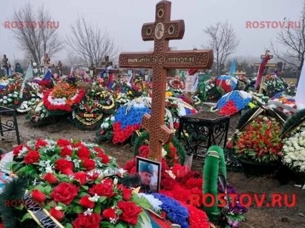 Сколько погибло мобилизованных на украине. Могилы погибших на Украине. Украинские кладбища военных погибших в сво. Погибшие российские военные. Кладбище с погибшими на сво.