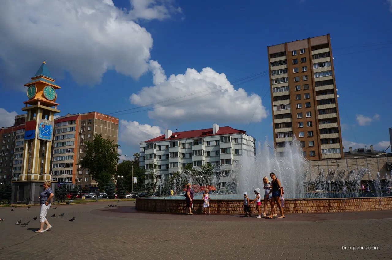 Сквер поколений Подольск. Город Подольск площадь Ленина. Город Подольск фонтан. В подольске на сегодня по часам