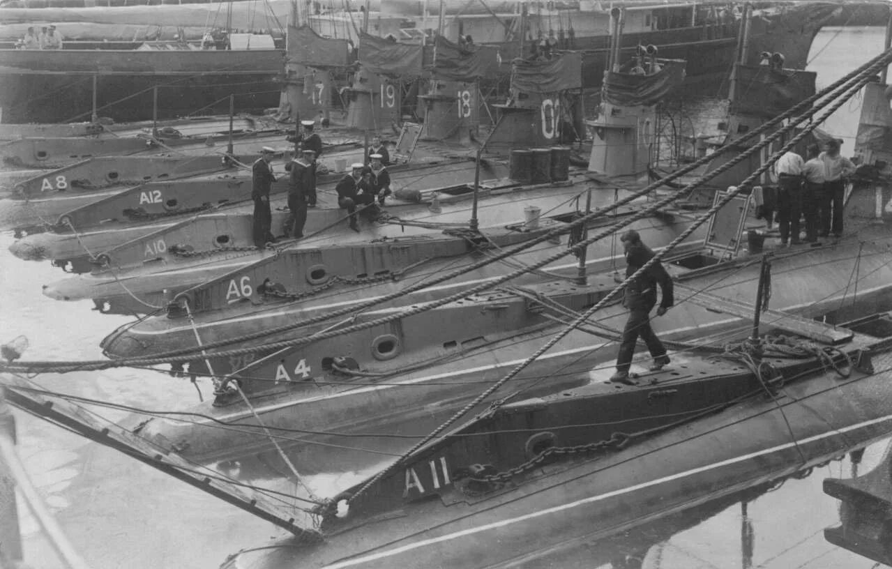 Первую пл. 1-Я флотилия подводных лодок Кригсмарине. Лодки типа а 3. HMS Holland 1903 Submarine Вики. Британские подводные лодки c класс первой мировой.