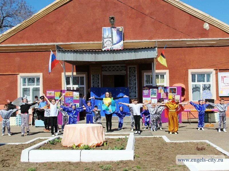 Погода в квасниковке энгельсского района. Школа села Квасниковка Энгельс. Село Квасниковка. Квасниковка Энгельсский район. Новая Квасниковка.