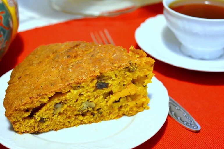 Пирог из тыквы с орехами. Пирог из тыквы с грецкими орехами. постный тыквенный пирог. пирог с тыквой и грецкими орехами. пирог с тыквой черносливом и грецкими орехами.