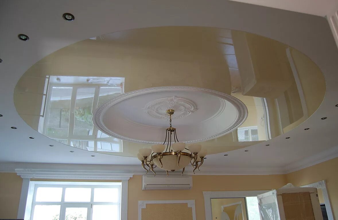 круглый натяжной потолок. круглый двухуровневый натяжной потолок. разноуровневый потолок. двухуровневый потолок из гипсокартона. круглый натяжной потолок.