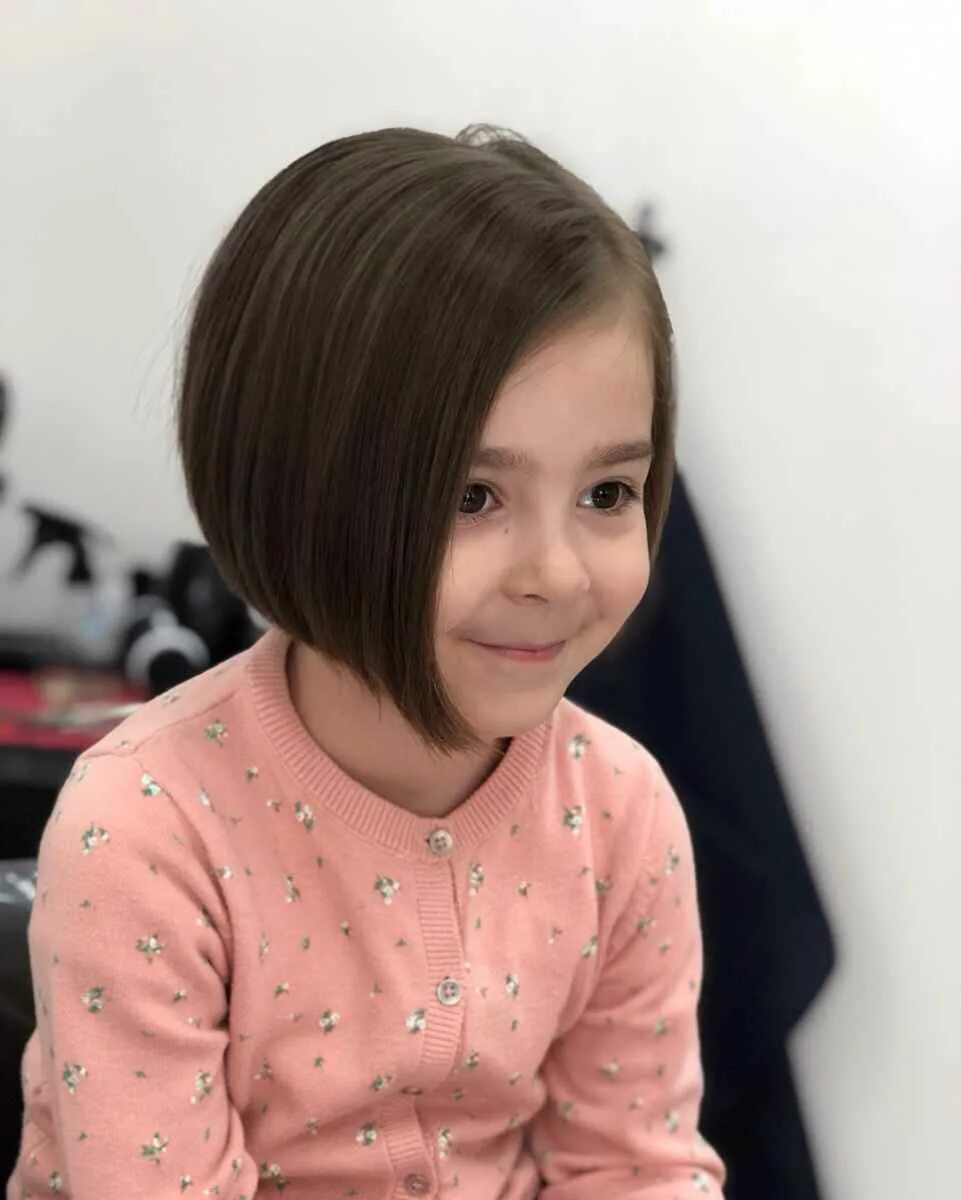 короткие стрижки для девочек. стрижки для девочек. каре детям фото. сессон стрижка детская. каре с челкой для девочки.