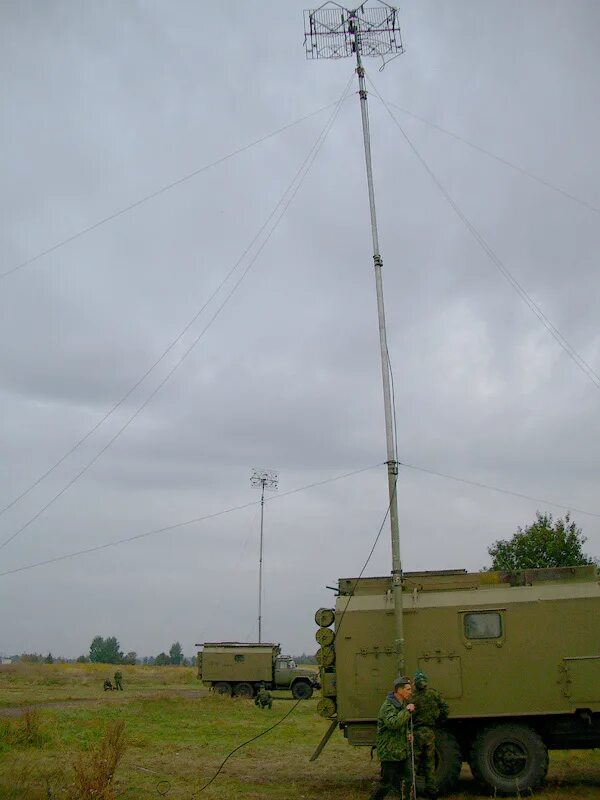 Зил 131 р 414. Радиорелейная станция 409. Р-409 радиорелейная станция. Радиорелейная станция р 409 на зил 131. Радиорелейная станция 409.