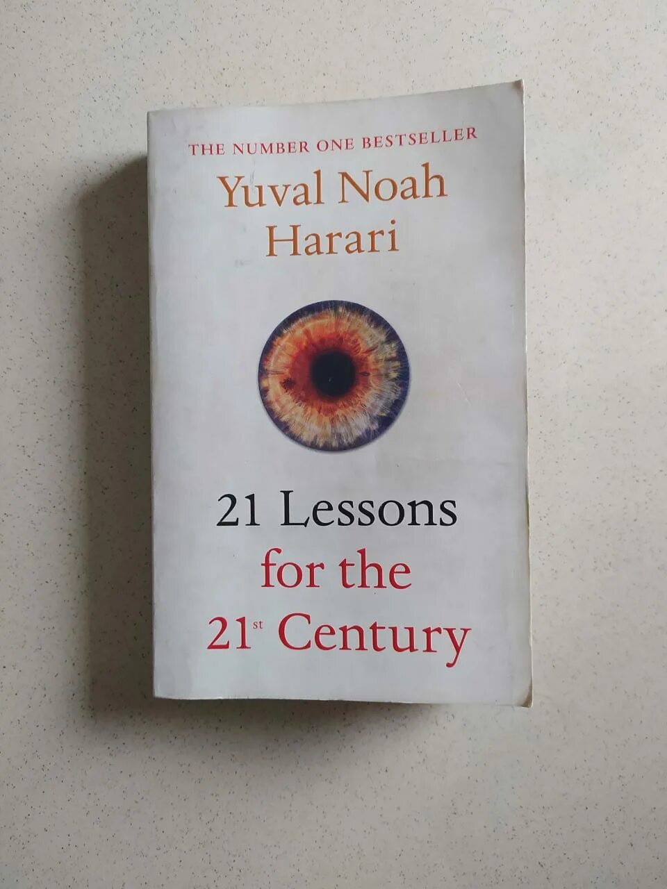 Юваль ной 21 урок. Юваль Ной Харари «21 урок для XXI века». Yuval Noah Harari 21 Lessons for the 21st Century. Yuval Noah Harari Lessons of the 21st Century. Книга 21 век Харари.