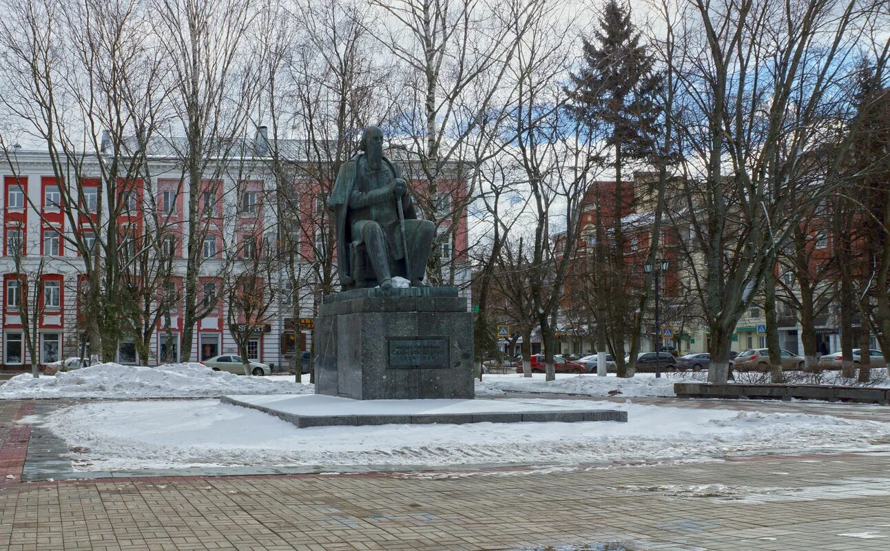 Тверь в марте. Памятник м.е. Салтыкову-Щедрину (Тверь). Памятник Салтыкову Щедрину в Твери. Салтыкова-Щедрина 36 Орел. Салтыков-Щедрин памятник в Москве.