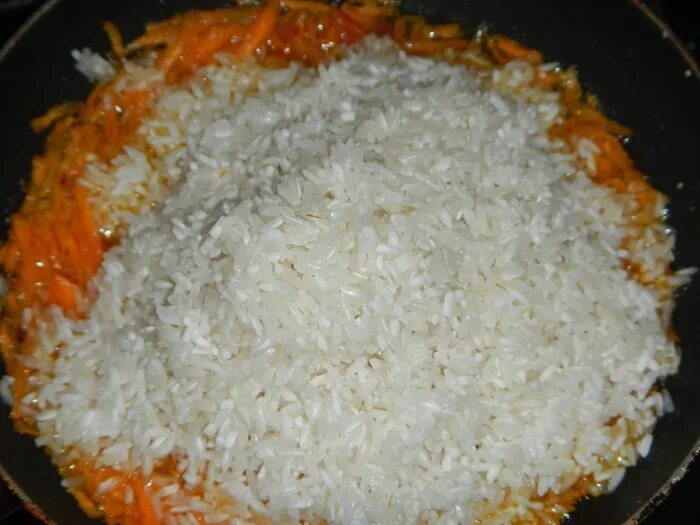 Рассыпчатый рис быстро. Рис в мультиварке рассыпчатый. рис с мясом в мультиварке. рис с мясом и овощами в мультиварке. рассыпчатый рис с мясом и луком.