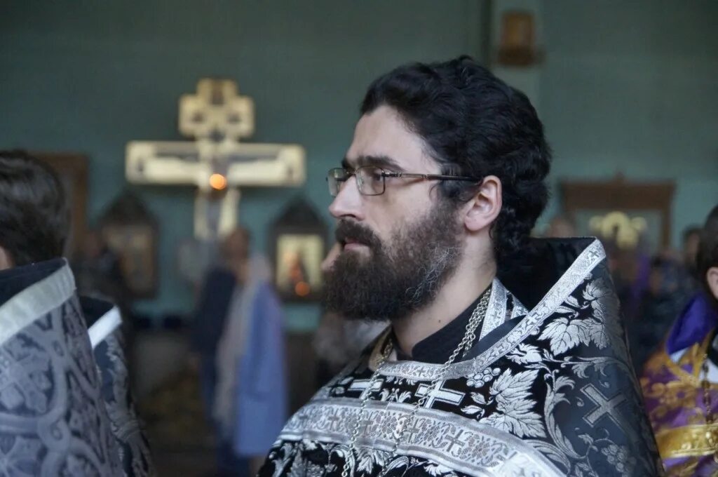 Священник святой федор гудаков. Алексей завгородний священник воронеж. Священник видящий. Священник спит. Александр лемешко омск священник.