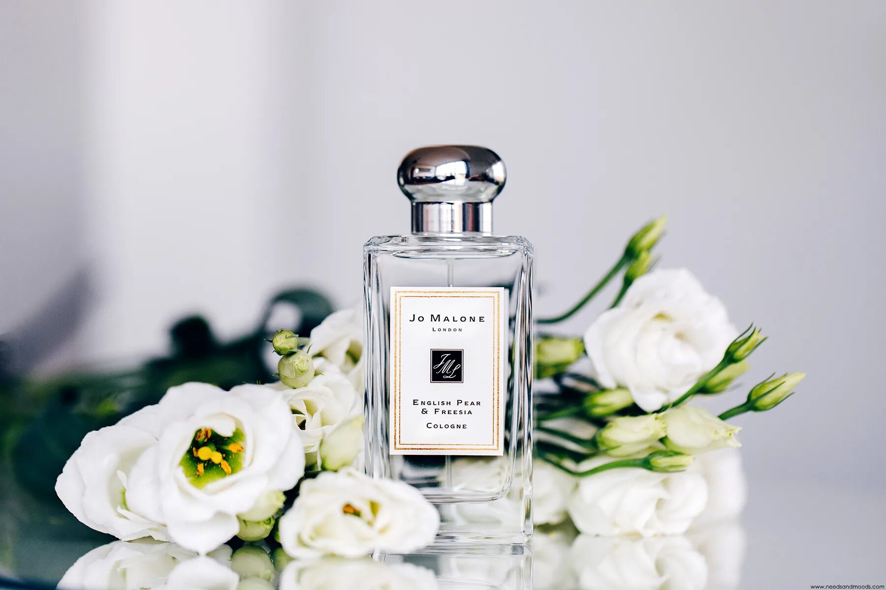 Jo malone pear and freesia. Джо Малон груша. Jo Malone English Pear and Freesia. Джо Малон Блю Берри. Джо Малон женская Цветочная.