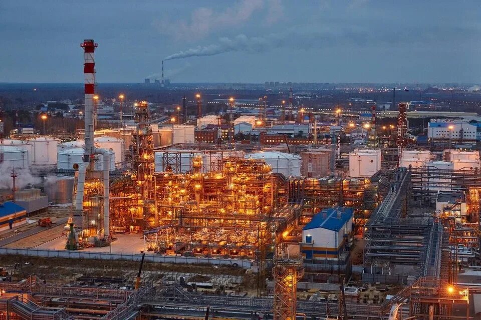 Тюменские предприятия. Предприятия тюмени. Нефтеперерабатывающий завод тюмень. Антипинского нефтеперерабатывающего завода. Тюменский машиностроительный завод.