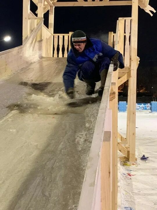 ледяная горка на поклонной горе. в москве открылась большая ледяная горка. ледяные горки в москве на поклонной горе. снежный городок челябинск. ледяная горка на площади революции 2020.
