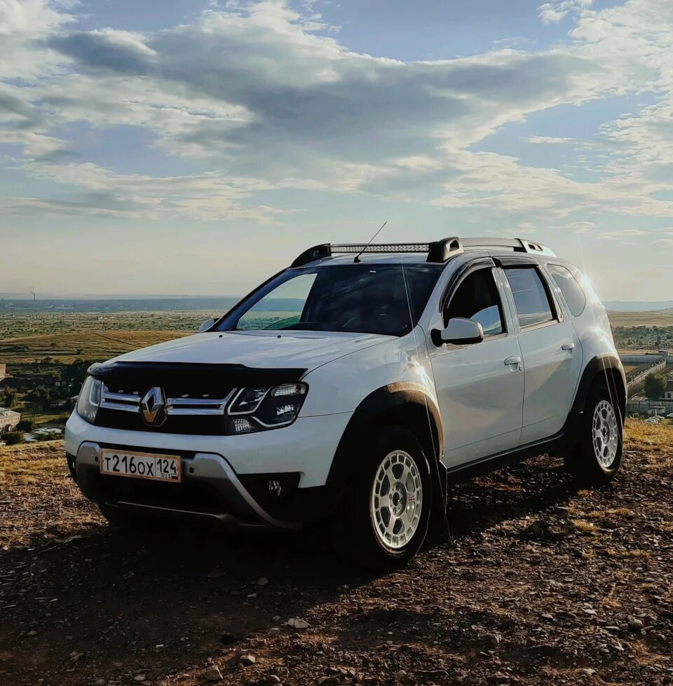 Renault duster года выпуска. Renault Duster. Рено Дастер 21. Дастер 2023. Рено Дастер 19.