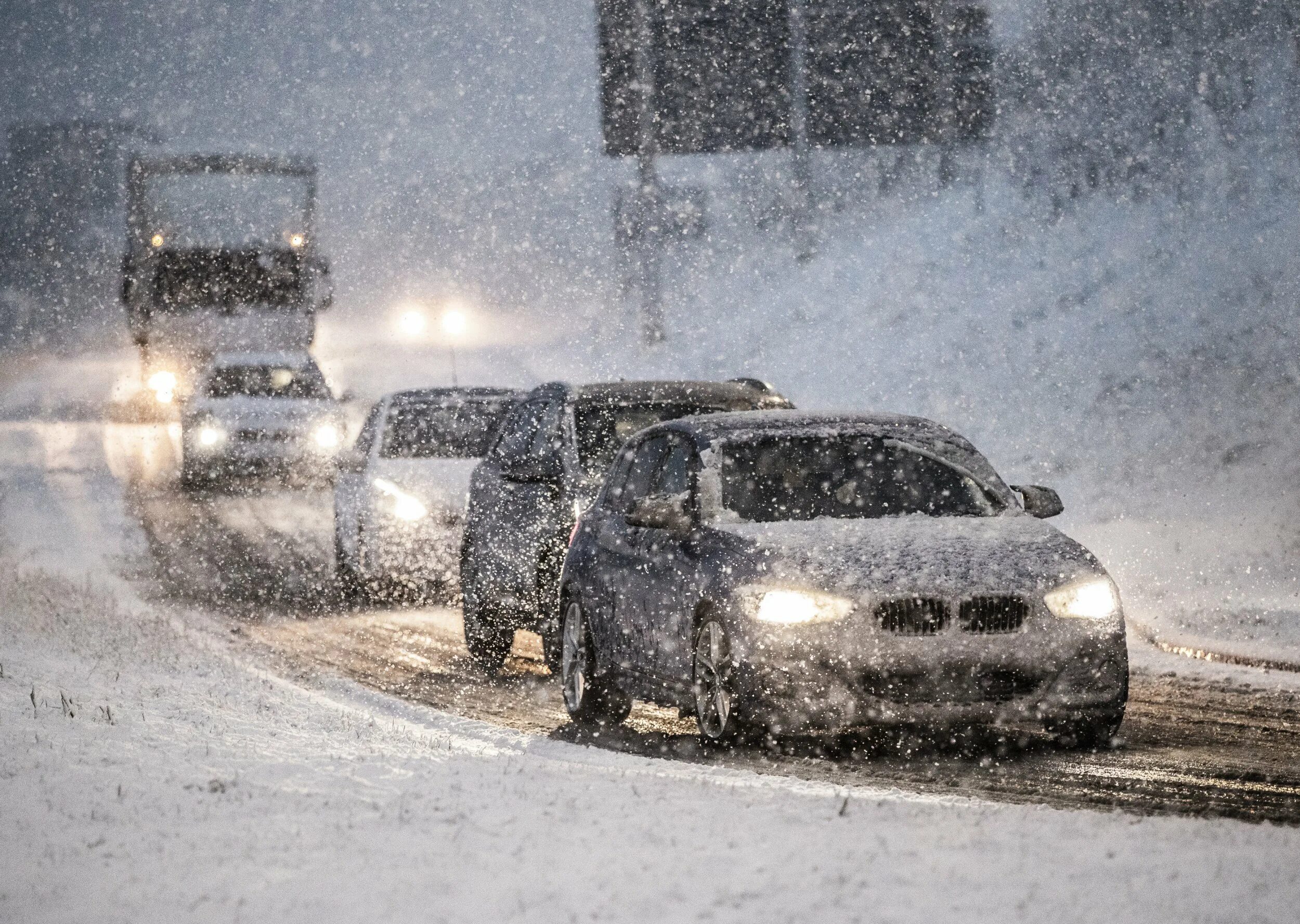 The weather was snowing. Погода снег. снежная погода. it&#039;s snowing. погода snowy.